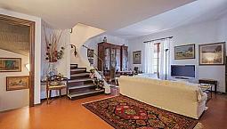 Porzione Di Casa A Carrara