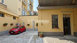 Locali Commerciali Interno Cortile!