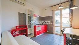 Ampio E Luminoso Bilocale Con Doppio Balcone Con P