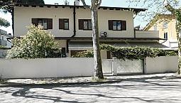 Appartamento Con Due Camere Da Letto A Milano