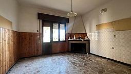 Guspini- Appartamento Al Piano Terra Con Cortile