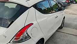 Lancia Ypsilon 1.2 69 Cv 5 Porte Gpl Ecochic Plati
