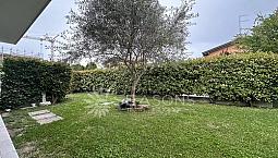 Appartamento Con Ampio Giardino E Garag