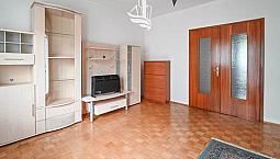 Ampio Appartamento Con Due Balconi E Garage A Bolz