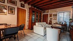 Trivano Al Piano Terra Con Cortile