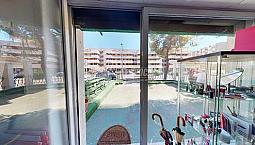 Locale Commerciale In Viale Leopardi