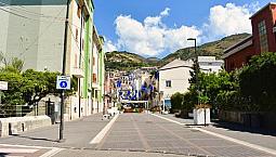 3 Locali A Paola