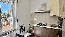 Casa Indipendente Con Tre Appartamenti