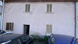 Abbasanta: Indipendente Con Cortile