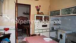 Appartamento Da Ristrutturare Con Tre Ingressi