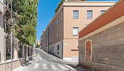 Appartamento Con Giardino E Box Auto In Centro Ca