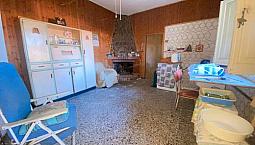 Indipendente Con Ampio Cortile E P.auto