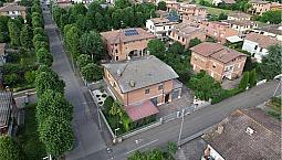 Ampio Appartamento Con Mansarda Con Giardino