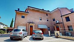 Terratetto Ristrutturato Con Garage