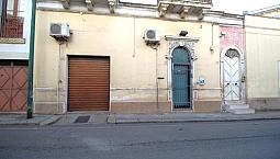 Galatone - Piano Terra In Zona Centrale