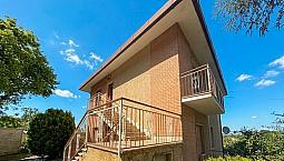 In Zona Panoramica E Senza Condominio, Contattaci