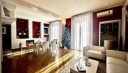 Elegante Appartamento Su Due Livelli In Pieno Cent