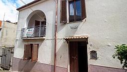 Osilo. Terratetto Su Tre Livelli