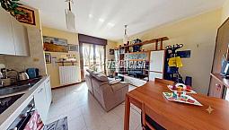 Due Locali In Contesto Recente Piano Alto Con Box!