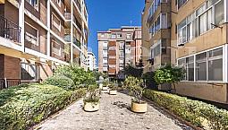 Bonaria In Stabile Ristrutturato 165 Mq + Cantina