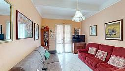 Porzione Di Casa Con Garage E Cantina
