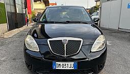 Lancia Ypsilon 1.4 16v Sport Momodesign