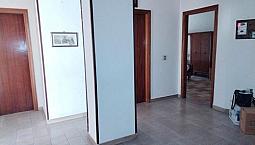 Ampio Appartamento + Cantina + Posto Auto Sbarre