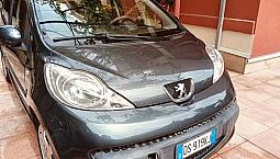 Peugeot 107 - 1.0 Plasir 5P Unipro. Vetrina