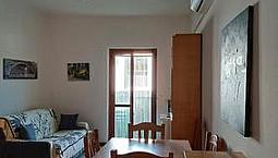 Bilocale Arredato Con Terrazzo