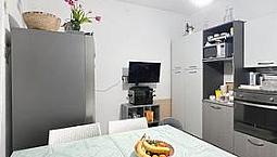 Casa Bi-Familiare Con Giardino