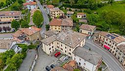 2 Locali A Tizzano Val Parma