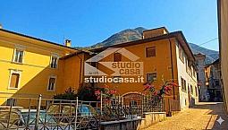 Palazzo / Stabile Di 363 M² Con Più Di 5 Locali A 