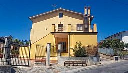 Appartamento In Villa Con Bel Terrazzo
