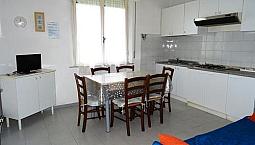 Cecina Mare, 250Mt Dal Mare, Bilocale In Palazzina