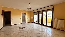 Trilocale Con Terrazzo Di 40 Mq. Con Cantina
