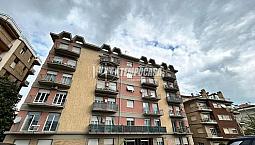 Appartamento In Centro A Chiaravalle Con Balconi E