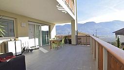 Marlengo: Trilocale Con Terrazza E Garage Doppio