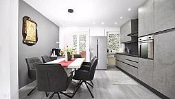 Marlengo: Trilocale Moderno Con Balcone E Posto Au