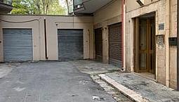 5 Vani Con Box Rione Commenda Da Riattare