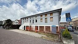 Comodo Trilocale Al Grezzo In Centro Ceggia