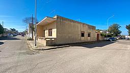 Casa Angolare A Melissano Con Giardino