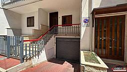 3 Vani Con Cantinato E Giardino Zona Montrone Via
