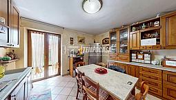 Porzione Di Villa Bifamiliare! Con Giardino E Box