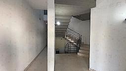 Intero Stabile Con Garage E Giardino