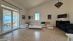 Villa Ristrutturata Bifamiliare A 50 M Dal Mare