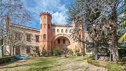 Palazzo / Stabile Di 3200 M² Con Più Di 5 Locali A