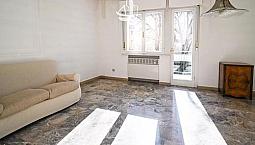 Trilocale Con Due Balconi E Garage In Zona Gries -