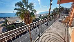 Fronte Mare Confine Loano - Trilocale Con Terrazzo