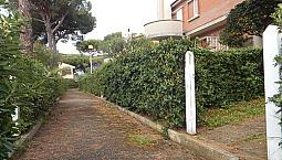 M109-Terra Tetto Angolare Con 2 Giardini E Garage