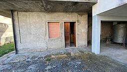 Appartamento Da Ristrutturare Con Giardino Rif.733